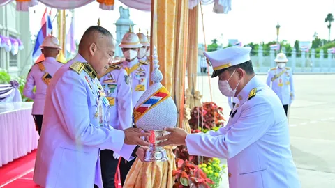 ปลัด มท.เชิญเครื่องราชสักการะทูลเกล้าฯ ถวายพระราชินี