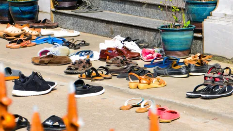 รวบเฒ่าวัย 69 ขโมยรองเท้า ใน "วัดสุทัศน์"