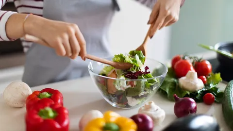 รู้จักประโยชน์ของผักสลัดแต่ละชนิด มีข้อดีอะไรบ้าง