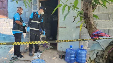 อุกอาจ "บุกฆ่าผู้ช่วยภารโรง" เคาะบ้าน-มีดแทงดับ ตร.เร่งหาเบาะแสล่าตัว 