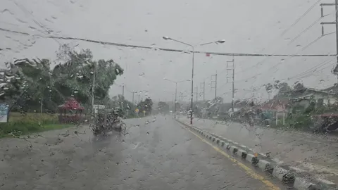 สภาพอากาศวันนี้ เหนือ-อีสาน 12 จังหวัดฝนตกหนัก ภาคใต้อาจมีน้ำท่วม 