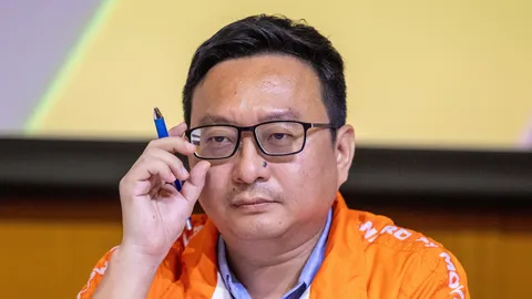 “ก้าวไกล” ตาบอดสู้เสือ