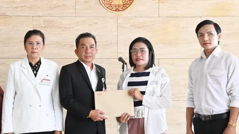 ชาวบ้าน จ.อุบลฯ ร่ำไห้ ร้อง “วันนอร์-ทวี” ถูกนายทุนก่อสร้างหลอก จนไร้ที่อยู่