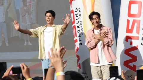 ชมภาพ พี่จอง-คัลแลน ออกอีเวนต์เป็นพรีเซนเตอร์ครั้งแรก สาดความน่ารักเต็มๆ