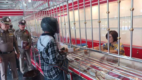 โจ๋ 19 ใช้ปืนปลอม จี้ชิงร้านทอง จ.ตาก จนมุมแล้ว ไหว้ขอโทษ อ้างเป็นหนี้