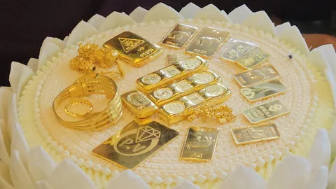 ลูกศิษย์ถวาย "ทองคำ" มูลค่า 6,800,000 บาท "พระสิ้นคิด" เนื่องในวันเกิด