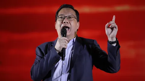 “ศิโรตม์” มองคดี “ทักษิณ” อาจได้ประกันตัวยาก-ยุบพรรคก้าวไกล จะยืดออกไป