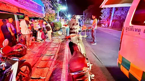 "ตาย 1 เจ็บ 1" ชนแล้วหนี เก๋งตีนผีซิ่งชนตำรวจ เร่งลากคอคนขับ