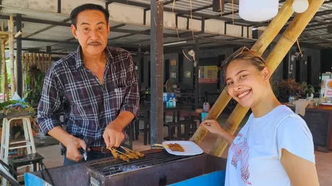 ชีวิตชิลๆ แบบ พี่ทองขาว ผันตัวมาขายสะเต๊ะไก่-เนื้อ และผัดไทยกับเมียที่ราชบุรี