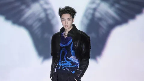 "LAY" ปล่อยอัลบั้ม "STEP" ยกระดับผลงานเพลงไปอีกขั้น