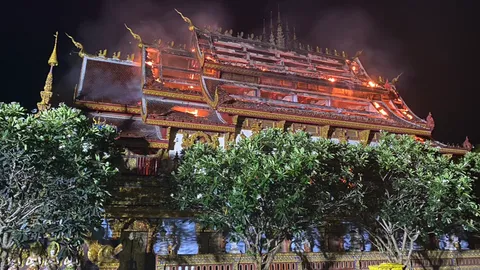 เสียหายหนัก "วิหารหลวงลายคำ" วัดดังเชียงราย ไฟไหม้วอด-จนท.ดับระทึก (คลิป)