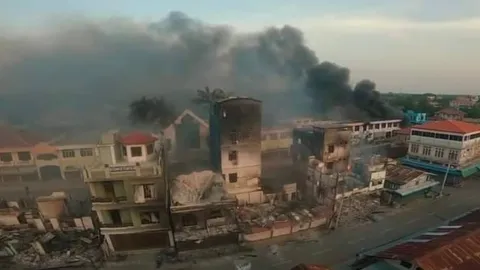 "รบเดือด" พม่ารุกหนักยึดคืน "ลอยกอว์" กะเหรี่ยงตลบหลังประชิด "เนปิดอว์"