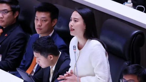 “ไอซ์ รักชนก” ขออภัย บอกด่าได้เต็มที่ ปมยืนกอดอกให้ ”หมออ๋อง”-“อมรัตน์” ซัด ไม่โอเค