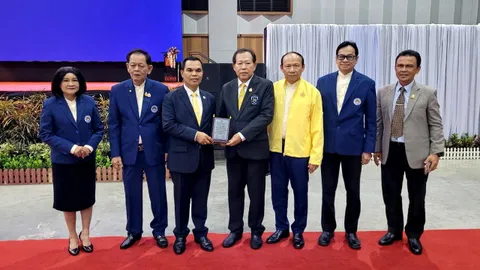 "ว่าที่ ร.ต.ธนุ วงษ์จินดา" มอบโล่รางวัลนายกสมาคมผู้ปกครองและครูดีเด่น