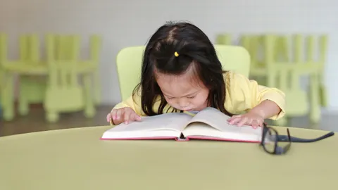 "ครูก้อย" เตือน การเร่งให้เด็กอนุบาล "อ่านออก-เขียนได้" อาจทำพัฒนาการเด็กถดถอย