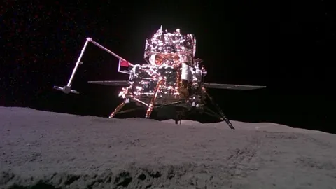 ด่วน ยานฉางเอ๋อ-6 พร้อมหินจากดวงจันทร์กลับถึงโลกแล้ว (คลิป)