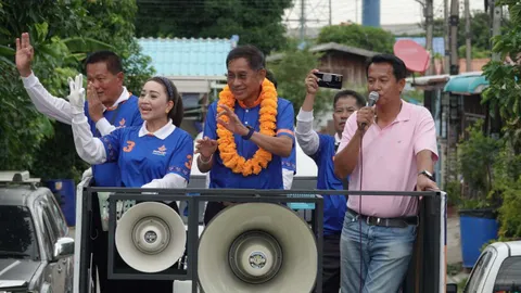 "บิ๊กแจ๊ส" ขึ้นรถแห่ขอคะแนน เลือกตั้ง อบจ.ปทุมฯ โชว์ผลงาน 3 ปี
