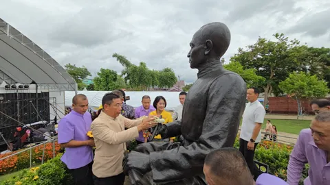 จังหวัดระยอง บวงสรวงดวงวิญญาณ 'สุนทรภู่' เนื่องในวันคล้ายวันเกิดครบ 238 ปี