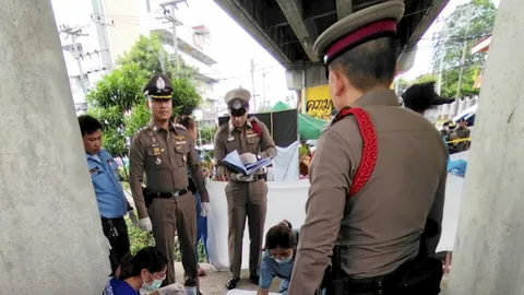 หนุ่มคลั่งป่วยซึมเศร้า ตัดสินใจคิดสั้นลาโลก แทงอกยับหน้าโรงพัก