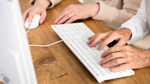 หลักสูตรใหม่ "ผู้สูงอายุ" "วปอ. + วตท."  ของคนอายุยืน?