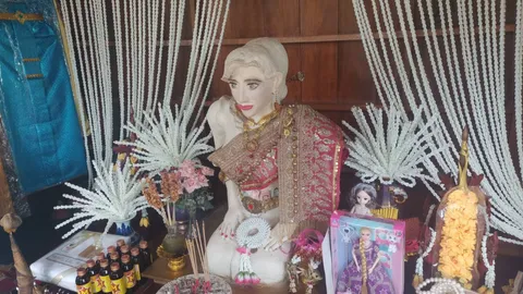 ความหวังคอหวย ขอโชค "เจ้าแม่ขาวทอง" ได้เลขเด็ดธูปมงคลลุ้นงวด 1/7/67