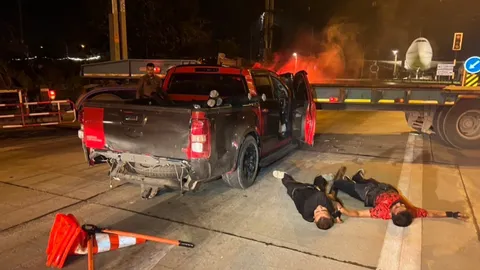 จับได้ 4 แก๊งลักสายเคเบิลใต้ดิน ใช้ปิกอัพขนหนี ชนเทรลเลอร์จอดขวาง