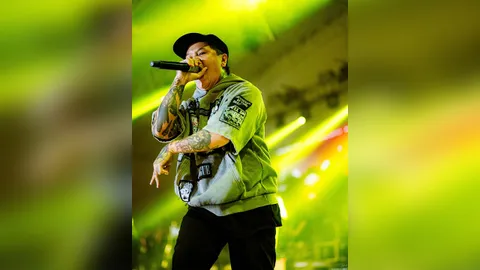 แฟนเพลงส่งกำลังใจให้นักร้องดังหลังรู้ป่วยมะเร็ง สู้ชีวิตขายของหาเงินรักษาตัวเอง