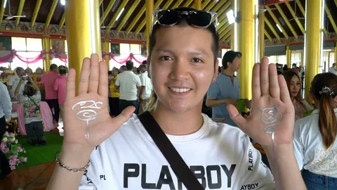 สายมูส่องเลขเด็ด "ซัน วงศธร" เจิมมือเปิดดวงเศรษฐีวัดดัง คนแห่ต่อคิวคับคั่ง