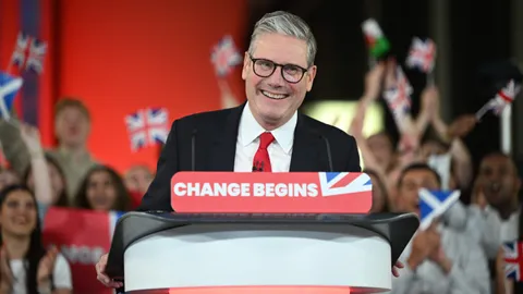 "เคียร์ สตาร์เมอร์" ขึ้นแท่นนายกฯ คนใหม่ของอังกฤษ