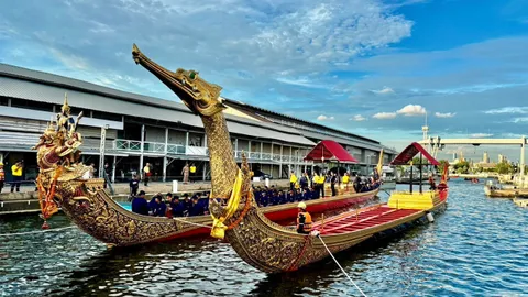 อัญเชิญลงน้ำ