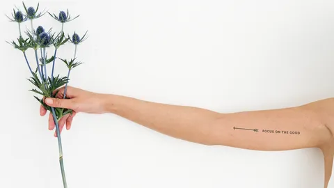 20 ไอเดียลายสักมินิมอล พร้อมความหมายดีๆ เรียบง่าย แต่สวยงาม