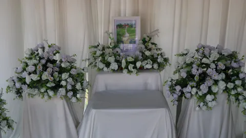 เจ้าของเศร้า จัดงานศพให้ "แซมมี่" ห่านเพศผู้ หลังถูกสุนัขบุกมารุมกัดจนตาย