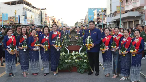 ปธ.หอการค้านครพนม นำผู้บริหารระดับสูง TEPCoT รุ่น 15 บวงสรวงพญานาค ริมน้ำโขง (คลิป)