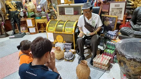 คนดวงเฮง กลับมาขอโชค "ตาทองงิ้วราย" ส่องอ่างน้ำมนต์ เจอเลขเด็ด 16/7/67