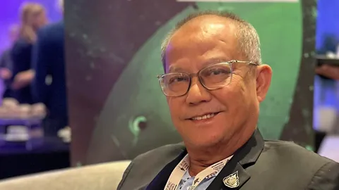 “สมบูรณ์” แจงปมวุฒิ “หมอเกศ” ยัน สภาไร้อำนาจออกหนังสือรับรองสถาบันการศึกษา