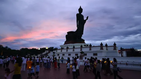 บทสวดมนต์ขณะเวียนเทียน วันอาสาฬหบูชา 2567 ท่องบทไหน? 