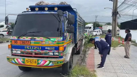 สาวโรงงานขี่ จยย.ไม่ถึงบ้าน เสียหลักร่างไถล ถูกสิบล้อทับหัวเละ ดับคาที่