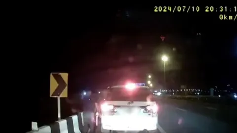 สั่งสอบด่วน คลิปแก๊งชายฉกรรจ์อ้างเป็นตำรวจ รีดเงินนักท่องเที่ยวจีน 7 แสนที่พัทยา