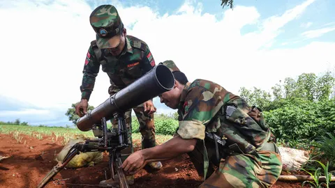 สื่อพม่าชี้เป้า มือดีลอาวุธยุทโธปกรณ์ให้รัฐบาล