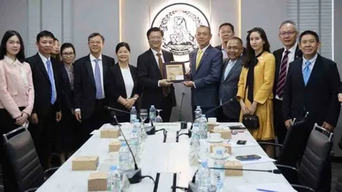 "เฉลิมชัย-จิตภัสร์" เปิด ปชป.ให้ "พรรคคอมมิวนิสต์ เวียดนาม" เข้าเยี่ยม