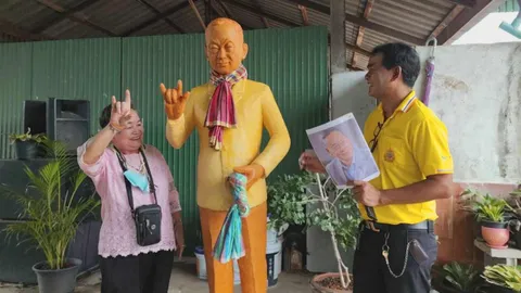 แห่เทียนซอฟต์พาวเวอร์ พิมาย-โคราช ปั้นรูป "นายกฯนิด" คล้องผ้าขาวม้า 