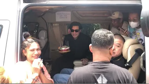 เอฟซีเซอร์ไพรส์ มอบเค้กวันเกิด หนุ่ม กรรชัย ขณะไปช่วยเหยื่อหมอฤๅษี