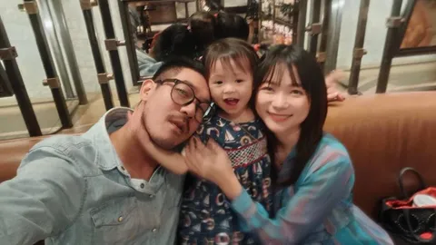 โมเมนต์น่ารัก เวียร์-วิกกี้ ฉลองแต่งงาน 2 ปี แฟนคลับเชียร์อยากให้ วิริน มีน้องแล้ว