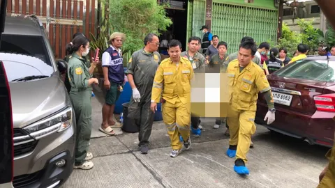 นำศพ "เฮียตุ้ง" คลั่งยิงตำรวจดับ ออกจากบ้าน หลังหนีผิดปลิดชีวิตตัวเอง