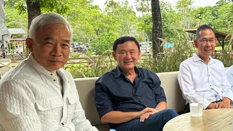 “ทักษิณ” พักผ่อนสุดสัปดาห์ที่รีสอร์ตหรูเขาใหญ่ของ “อนุทิน” นักการเมืองแห่ร่วม