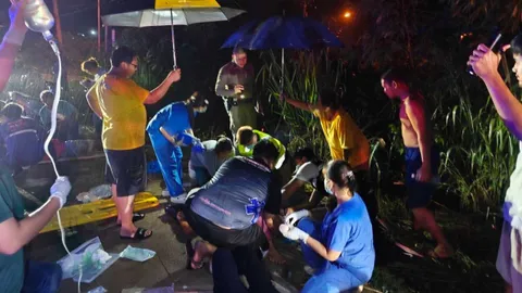 ระทึก กระบะเลี้ยวตัดหน้าฟอร์จูนเนอร์ เบรกไม่ทันพุ่งชน ตาย 1 เจ็บ 6