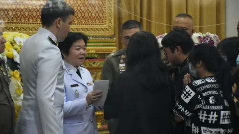 ภรรยาและลูกเฮียตุ้ง ร่วมเคารพศพ "รองหรั่ง" ก่อนเดินทางกลับโดยไม่ให้สัมภาษณ์