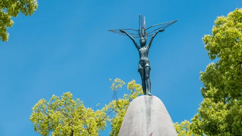 ล่าโจรลักรูปปั้น