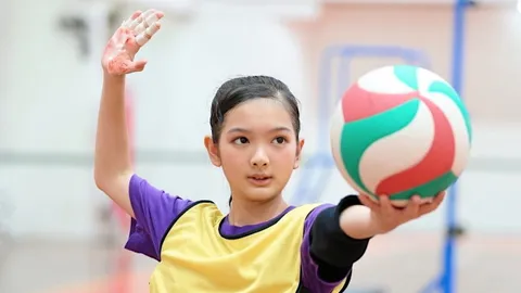 “อินเตอร์” นำนักตบลูกยางสู้ศึกกอบกู้โรงเรียน ใน “นักตบบ้านโคกปัง”