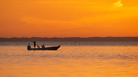 The boat is now out of sight.